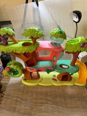 Littles Pet Shop Magic Motion Treehouse Playset